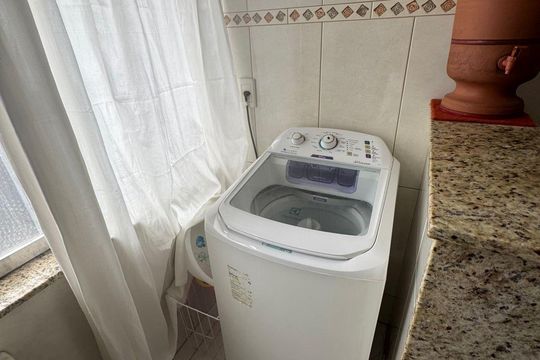 Área de serviço de apartamento para alugar com 2 quartos, 75m² em Centro, Pelotas