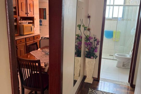 Corredor de apartamento para alugar com 2 quartos, 75m² em Centro, Pelotas
