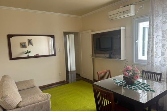 Sala de apartamento para alugar com 2 quartos, 75m² em Centro, Pelotas