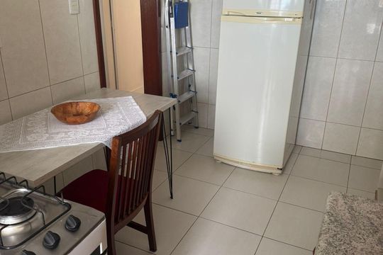 Cozinha de apartamento para alugar com 2 quartos, 75m² em Centro, Pelotas