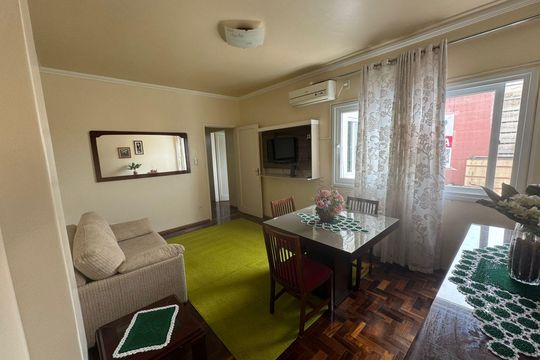 Sala de apartamento para alugar com 2 quartos, 75m² em Centro, Pelotas