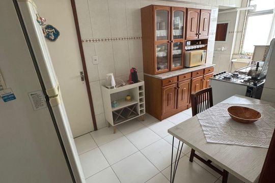 Cozinha de apartamento para alugar com 2 quartos, 75m² em Centro, Pelotas