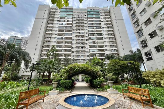 Fachada do bloco de apartamento à venda com 3 quartos, 110m² em Barra Olímpica, Rio de Janeiro