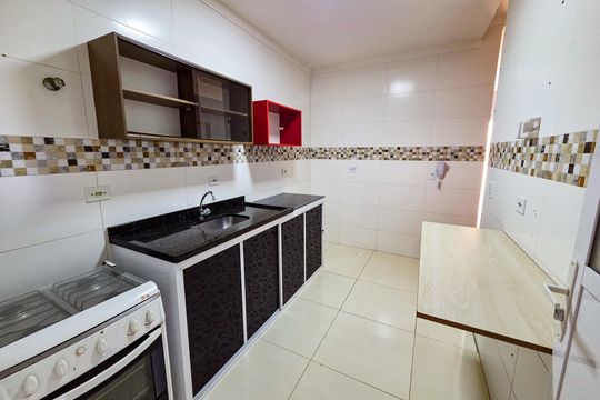 Cozinha de casa de condomínio para alugar com 2 quartos, 41m² em Maracanã, Praia Grande