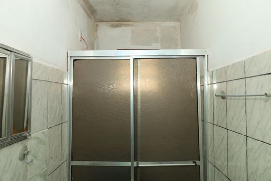 Banheiro social de casa para alugar com 1 quarto, 35m² em Vila Iolanda Ii, São Paulo