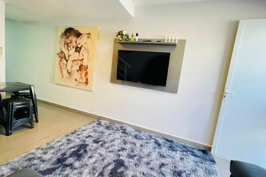 Sala de casa de condomínio para alugar com 2 quartos, 49m² em Bairro Jardim Nossa Senhora das Graças, Cotia