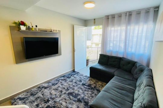 Sala de casa de condomínio para alugar com 2 quartos, 49m² em Bairro Jardim Nossa Senhora das Graças, Cotia