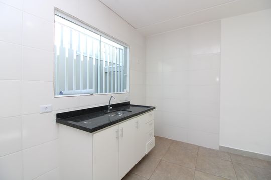 Cozinha de casa de condomínio para alugar com 2 quartos, 50m² em Vila Marieta, São Paulo