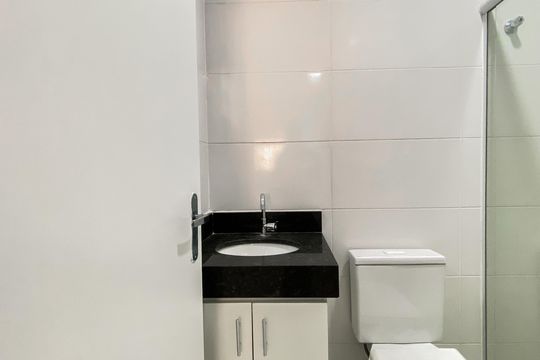 Banheiro da Suíte de casa de condomínio para alugar com 2 quartos, 60m² em Vila Marieta, São Paulo