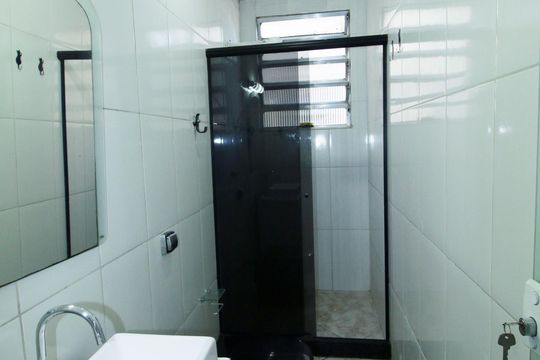 Banheiro de apartamento para alugar com 2 quartos, 50m² em Irajá, Rio de Janeiro