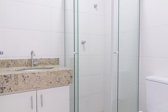 Banheiro de casa de condomínio para alugar com 2 quartos, 55m² em Vila Marieta, São Paulo
