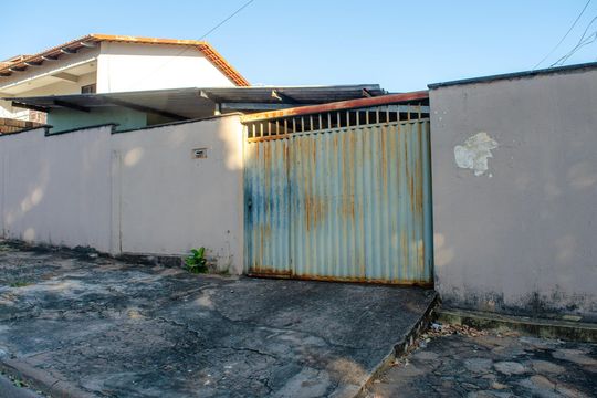 Casa à venda com 7 quartos, 400m² em Setor Leste Universitário, Goiânia