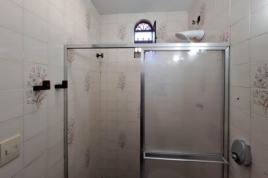 Banheiro da Suíte 3 de casa à venda com 5 quartos, 311m² em Itacoatiara, Niterói