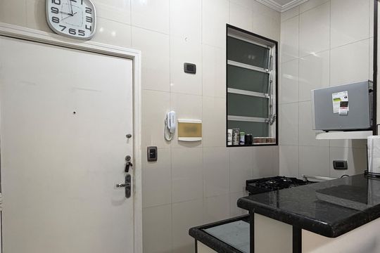 Cozinha de apartamento para alugar com 1 quarto, 40m² em Embaré, Santos