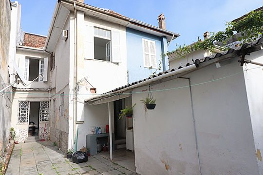 Área externa de casa para alugar com 3 quartos, 200m² em Floresta, Porto Alegre