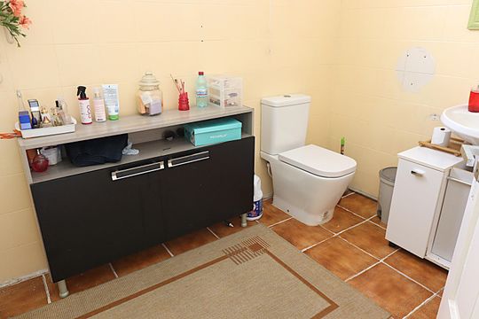 Banheiro social de casa para alugar com 3 quartos, 200m² em Floresta, Porto Alegre