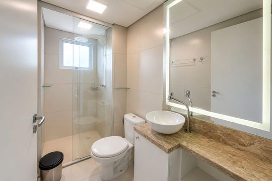 Banheiro de apartamento para alugar com 2 quartos, 75m² em Balsa, Pelotas