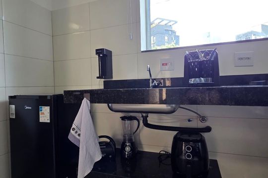 Cozinha de casa de condomínio para alugar com 1 quarto, 30m² em Barro Preto, Belo Horizonte