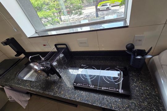 Cozinha de casa de condomínio para alugar com 1 quarto, 30m² em Barro Preto, Belo Horizonte