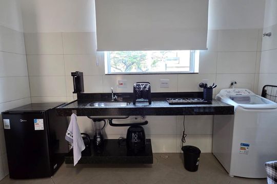 Cozinha de casa de condomínio para alugar com 1 quarto, 30m² em Barro Preto, Belo Horizonte