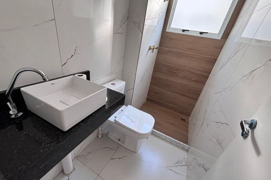 Banheiro de apartamento à venda com 2 quartos, 44m² em Recreio, Rio de Janeiro