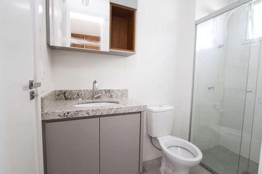 Banheiro social de apartamento à venda com 1 quarto, 35m² em Buritis, Belo Horizonte