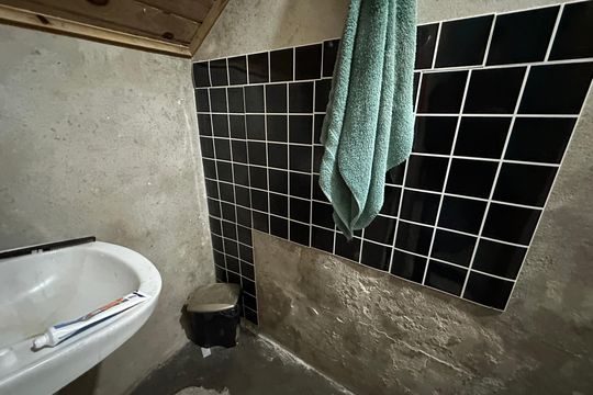 Banheiro da Suíte de casa à venda com 2 quartos, 206m² em Parque Imperial, Barueri