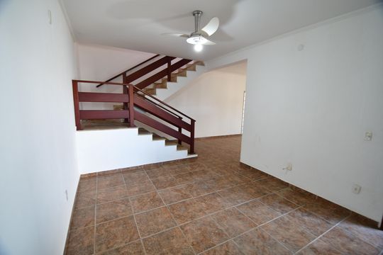 Sala de casa para alugar com 3 quartos, 237m² em Jardim Quarto Centenário, Campinas