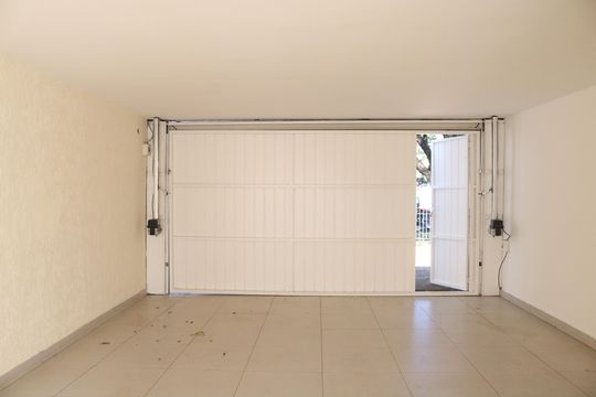 Garagem de casa para alugar com 8 quartos, 387m² em Alto da Lapa, São Paulo