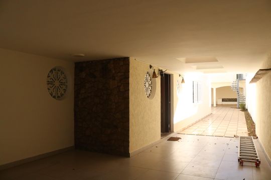 Garagem de casa para alugar com 8 quartos, 387m² em Alto da Lapa, São Paulo