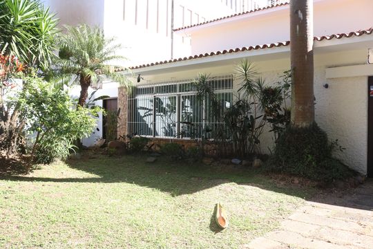 Jardim de casa para alugar com 8 quartos, 387m² em Alto da Lapa, São Paulo