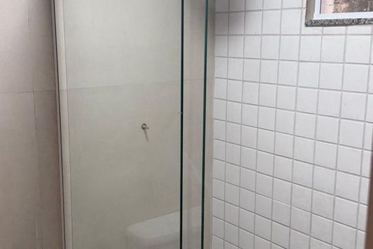 Banheiro de casa de condomínio à venda com 4 quartos, 200m² em Taquara, Rio de Janeiro