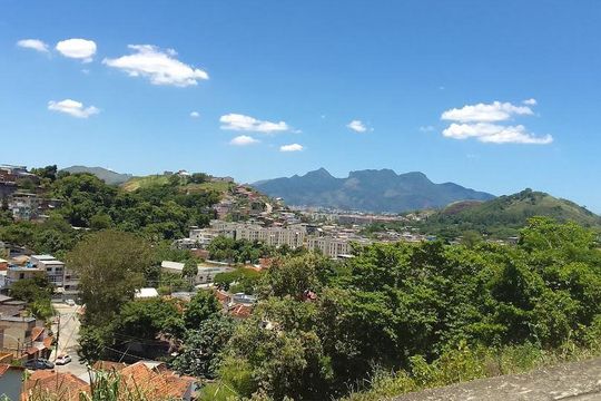 Vista de casa de condomínio à venda com 4 quartos, 200m² em Taquara, Rio de Janeiro