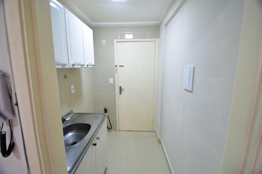 Cozinha de apartamento à venda com 1 quarto, 38m² em Centro, Campinas