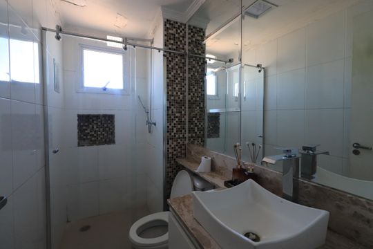 Banheiro de apartamento à venda com 2 quartos, 52m² em Vila Carrão, São Paulo