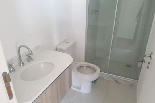 Banheiro social de apartamento para alugar com 3 quartos, 86m² em Balsa, Pelotas