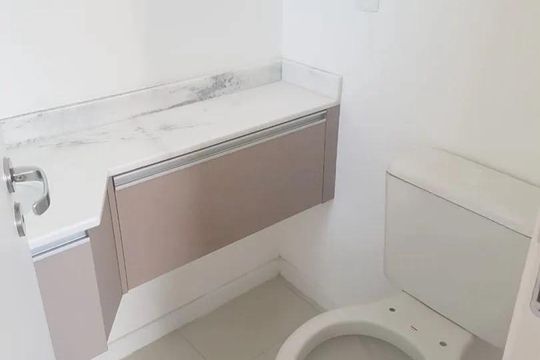 Banheiro da suíte de apartamento para alugar com 3 quartos, 86m² em Balsa, Pelotas