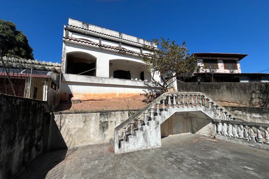 Fachada interna de casa à venda com 4 quartos, 300m² em Tauá, Rio de Janeiro