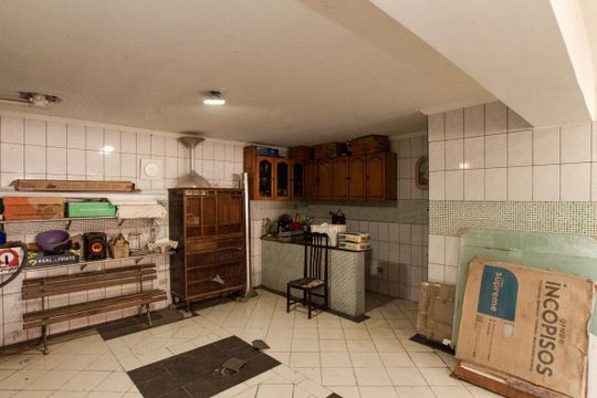 Garagem de casa à venda com 3 quartos, 136m² em Bortolândia, São Paulo