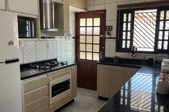 Cozinha de casa para alugar com 2 quartos, 60m² em Residencial Sao Francisco, São José dos Campos
