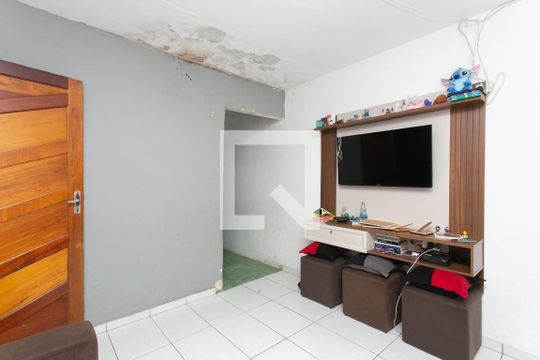 Casa à venda com 1 quarto, 160m² em Vila Carmosina, São Paulo