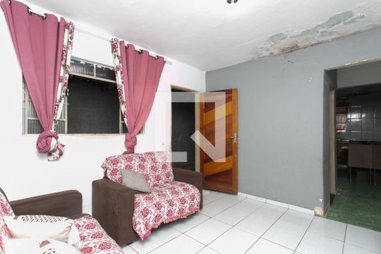 Casa à venda com 1 quarto, 160m² em Vila Carmosina, São Paulo