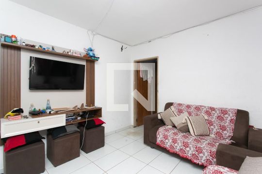 Casa à venda com 1 quarto, 160m² em Vila Carmosina, São Paulo