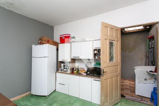 Casa à venda com 1 quarto, 160m² em Vila Carmosina, São Paulo
