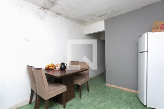 Casa à venda com 1 quarto, 160m² em Vila Carmosina, São Paulo