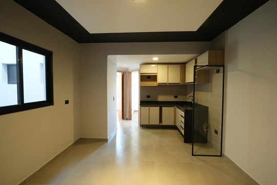 Sala de apartamento à venda com 2 quartos, 46m² em Vila Scarpelli, Santo André