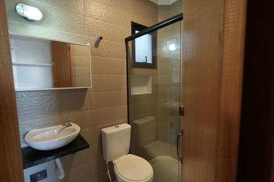 Banheiro Social de apartamento para alugar com 2 quartos, 46m² em Vila Scarpelli, Santo André