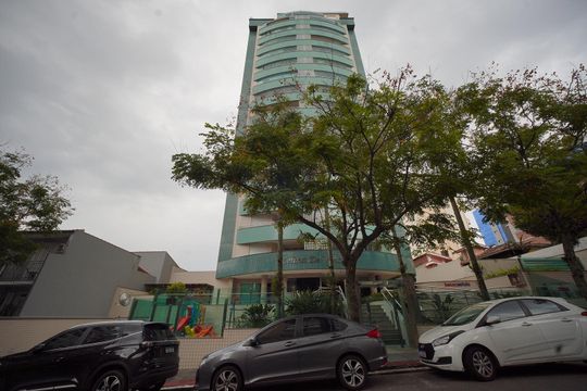 Fachada de apartamento para alugar com 2 quartos, 87m² em Centro, Florianópolis