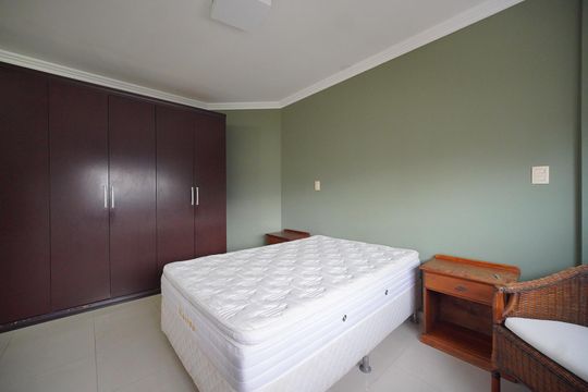 Suíte de apartamento para alugar com 2 quartos, 87m² em Centro, Florianópolis