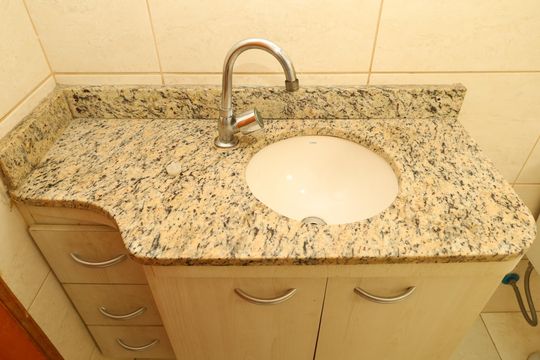 Banheiro 1 - Suíte 1 de casa de condomínio para alugar com 2 quartos, 65m² em Vila Carmosina, São Paulo